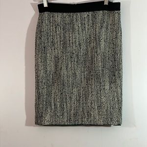 Great looking size 8 Dalia Collection lined pencil skirt, elastic waist, zipper